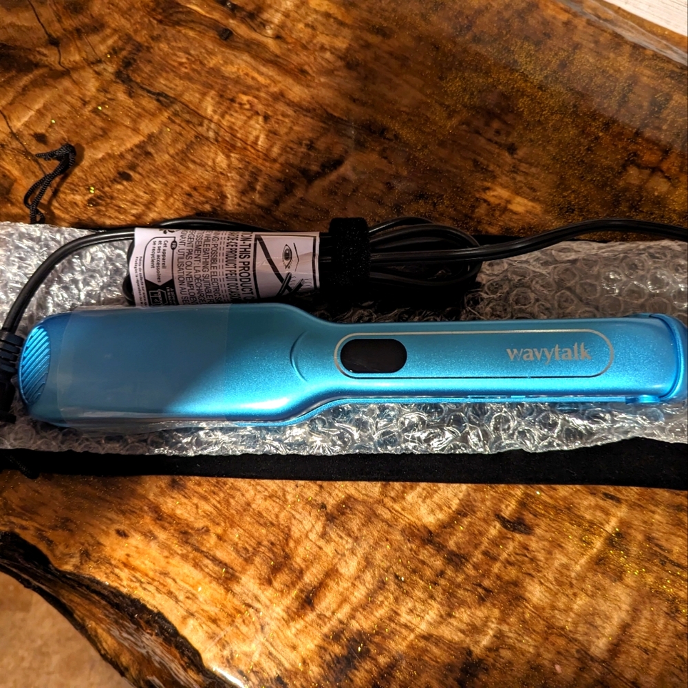 Hair styling bundle. Wavy talk flat iron, flexible heatless curlers, hair clips